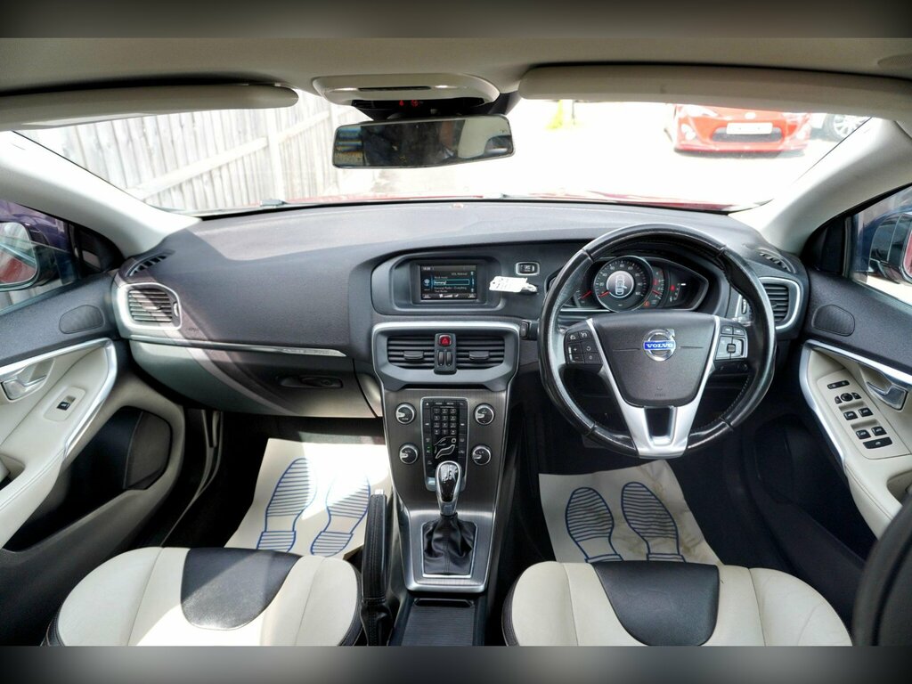 Volvo V40 Cross Country 1.6 D2 Lux Powershift Euro 5 Ss Red #2