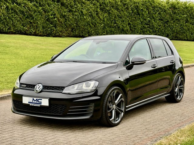 Volkswagen Golf 1.2 Tsi Bluemotion Black #2