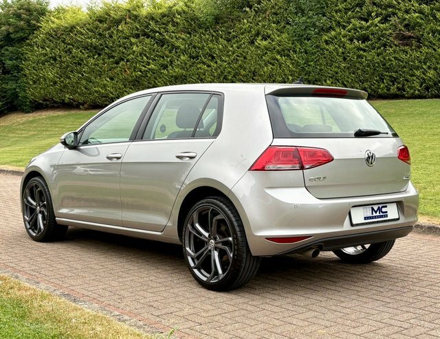 Volkswagen Golf Golf R Dsg White #4