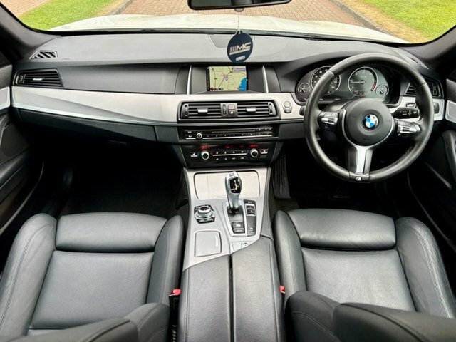 BMW 5 Series Estate Blue #12