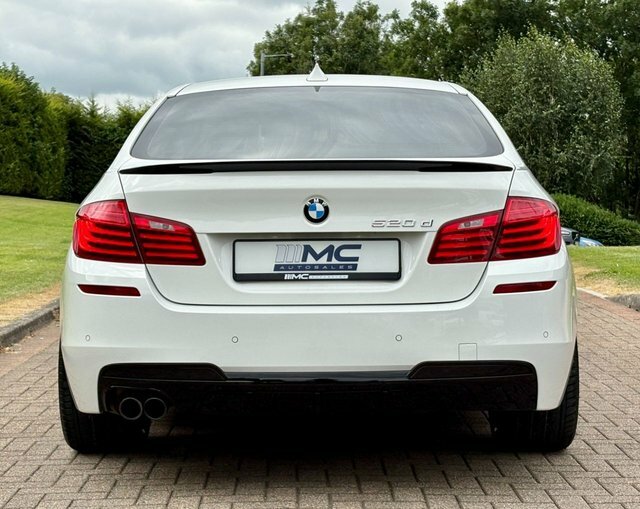 BMW 5 Series Estate Blue #9