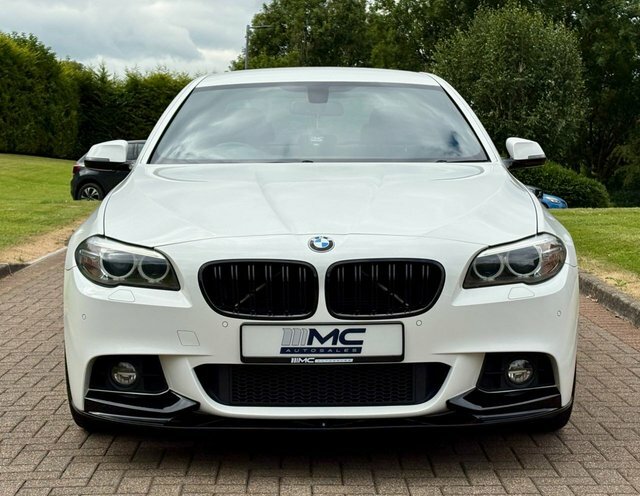 BMW 5 Series Estate Blue #10