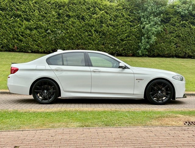 BMW 5 Series Estate Blue #7