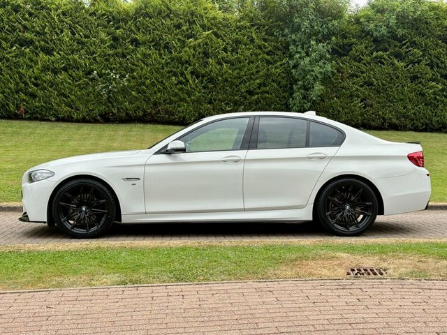 BMW 5 Series Estate Blue #8