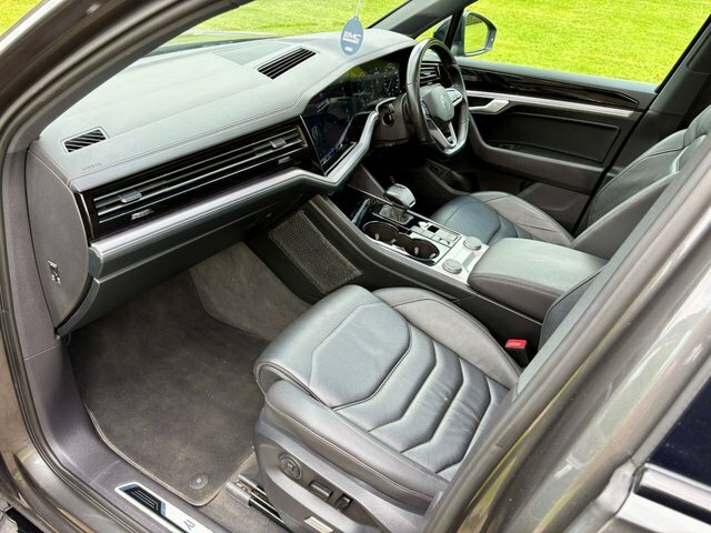 Volkswagen Touareg Black Edition Blue #11
