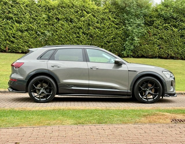 Audi Q8 e tron 300Kw 55 Quattro 114Kwh Launch Edition Black #9
