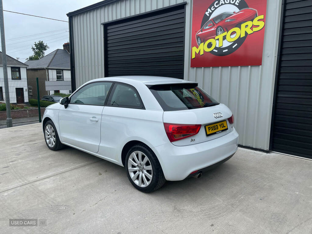 Audi A1 1.6 Tdi Sport White #4