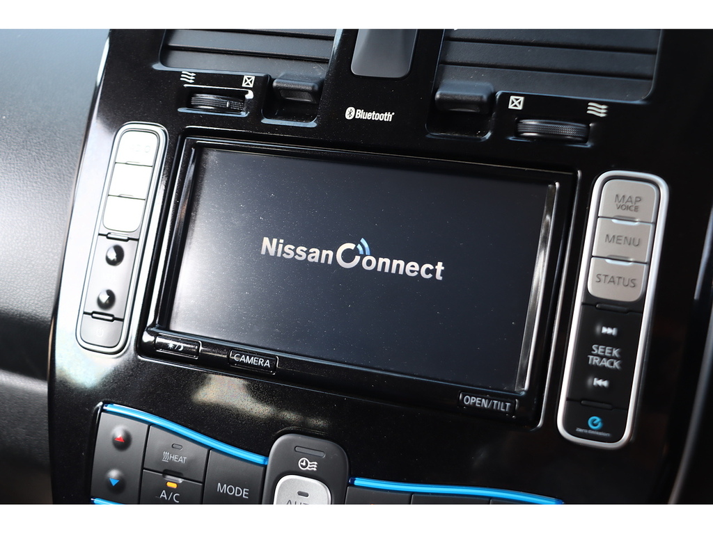 Nissan Leaf Tekna White #3