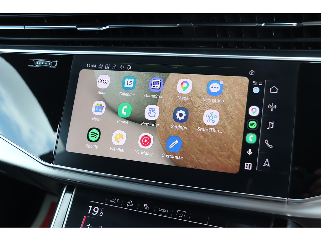 Audi Q8 Tfsie V6 S Line Black #5