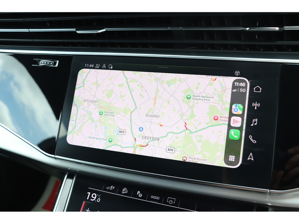 Audi Q8 Tfsie V6 S Line Black #4