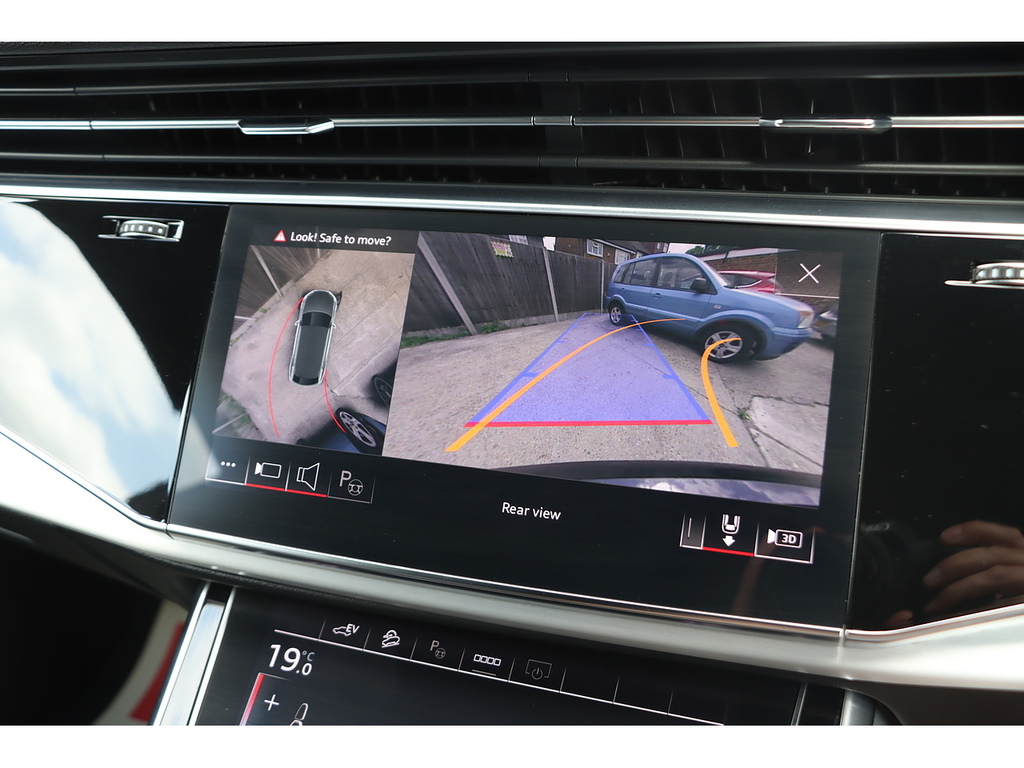 Audi Q8 Tfsie V6 S Line Black #6