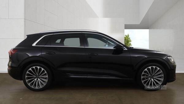 Audi Q8 e tron 250Kw 50 Quattro 95Kwh S Line Black #4