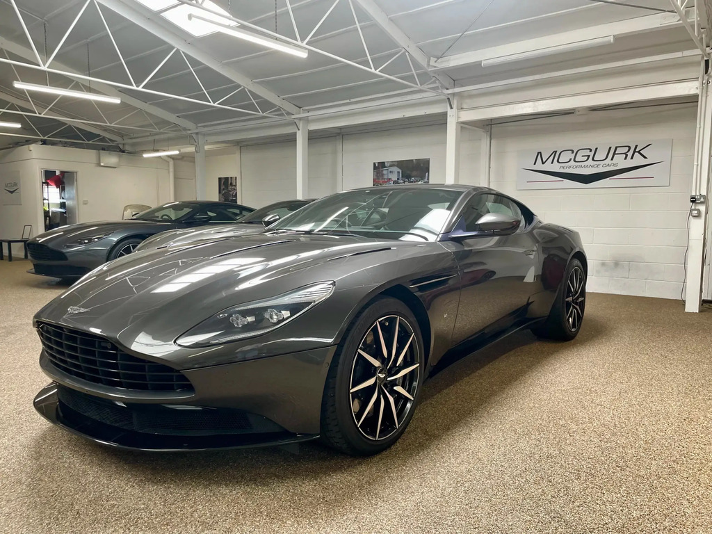 Aston Martin DB11 V12 