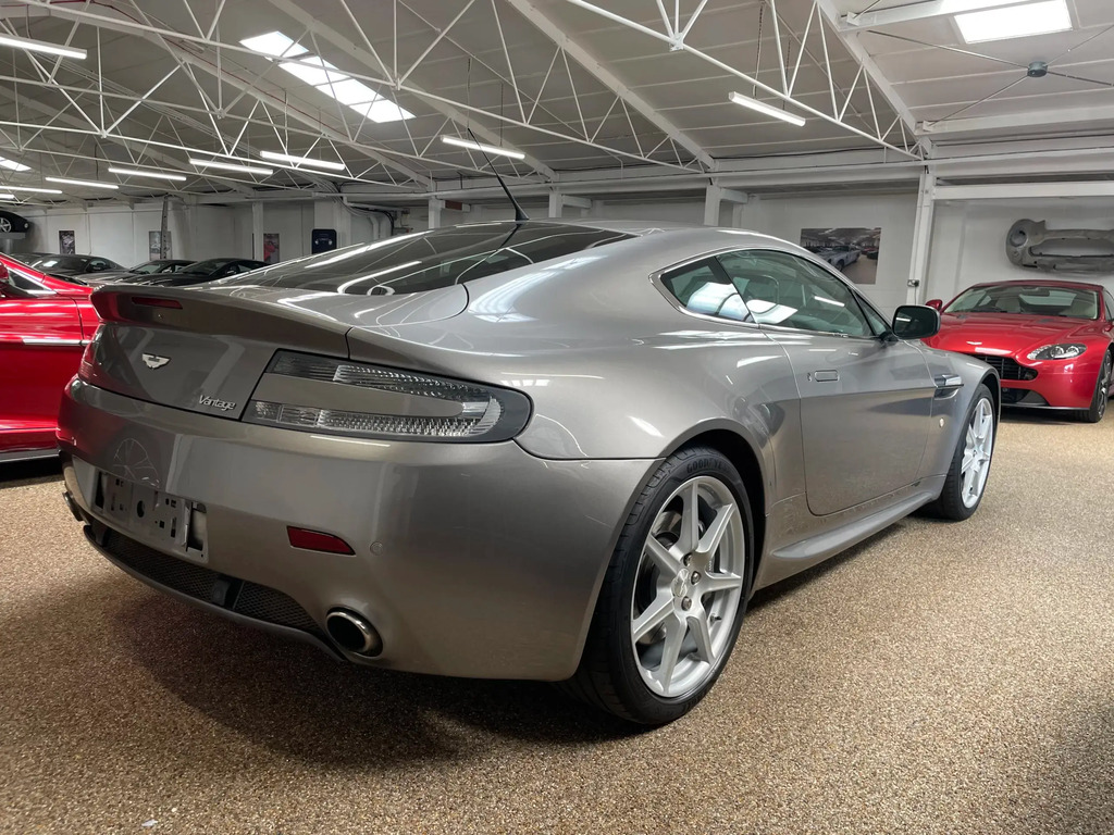 Aston Martin Vantage Vantage #4