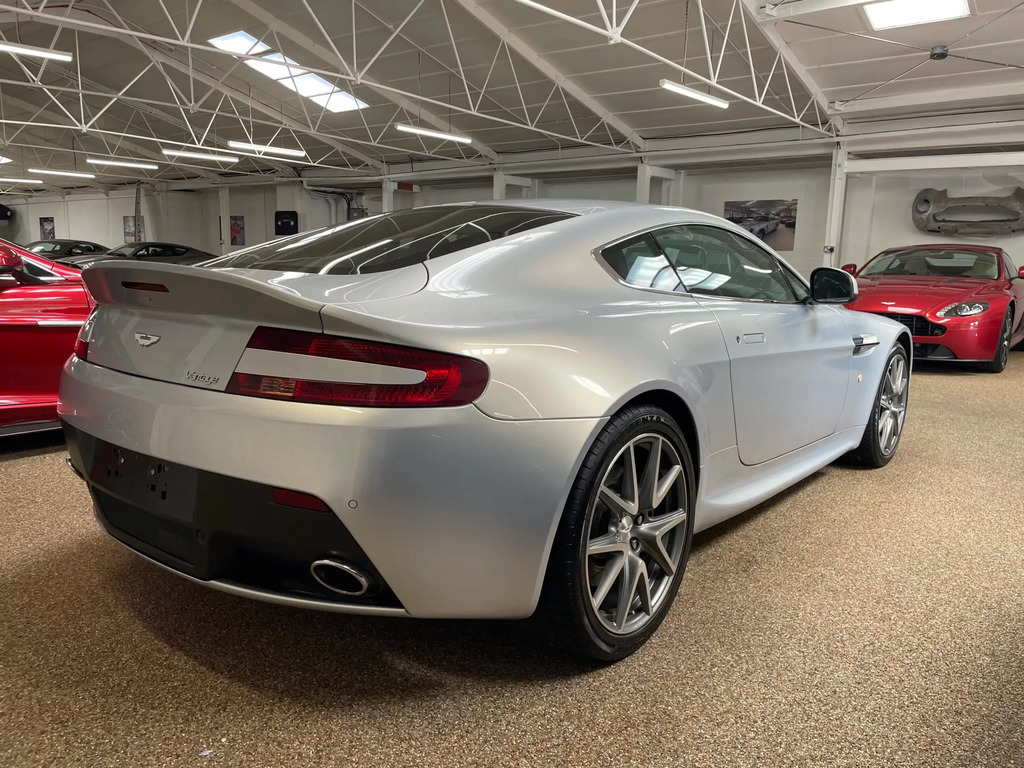 Aston Martin Vantage 4.7 #3