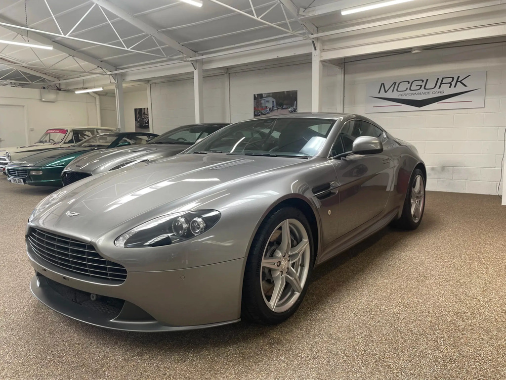 Aston Martin Vantage 4.7 