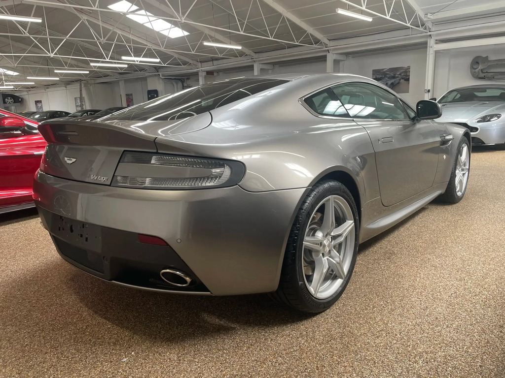 Aston Martin Vantage 4.7  #3