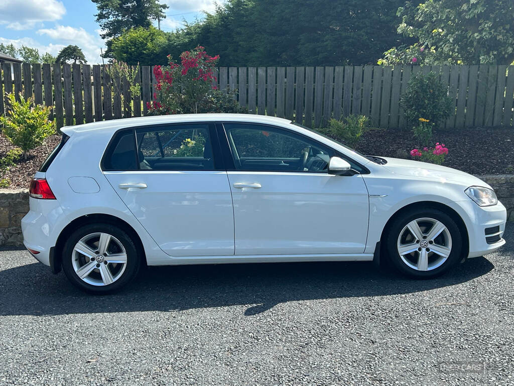 Volkswagen Golf 1.6 Tdi 110 Bluemotion VE65VRW White #2
