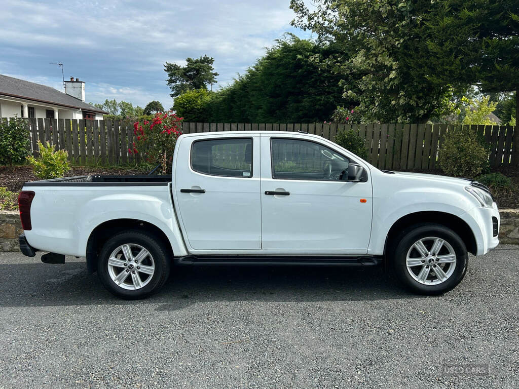 Isuzu D-Max 1.9 Td Blade 4Wd Euro 6 18,982 Car Detail #2