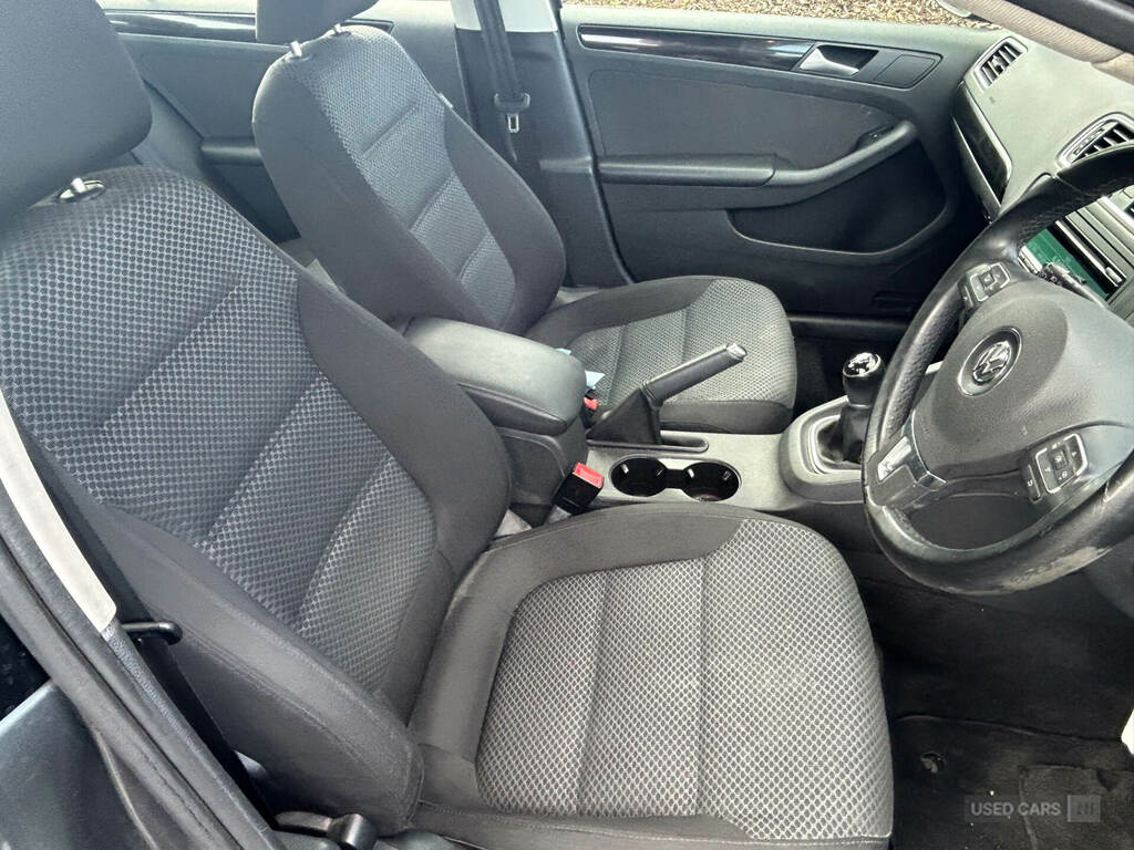 Volkswagen Jetta 1.6 Tdi Cr Bluemotion Tech Se Grey #4