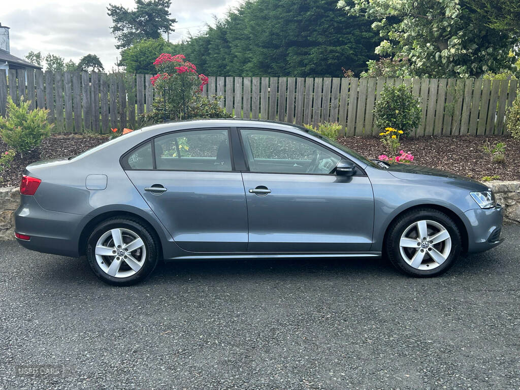 Volkswagen Jetta 1.6 Tdi Cr Bluemotion Tech Se Grey #2