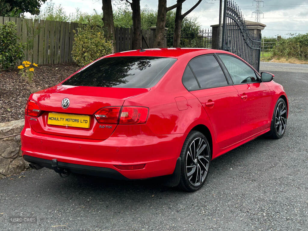 Volkswagen Jetta 2.0 Tdi Cr 140 Se Red #3