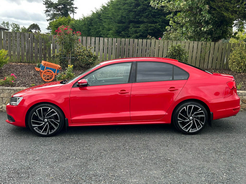 Volkswagen Jetta 2.0 Tdi Cr 140 Se Red #5
