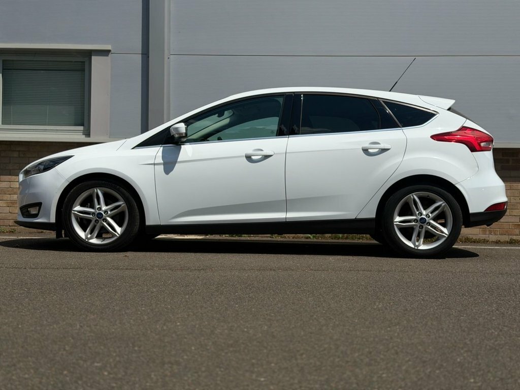 Ford Focus 1L Zetec KO16CDF White #3