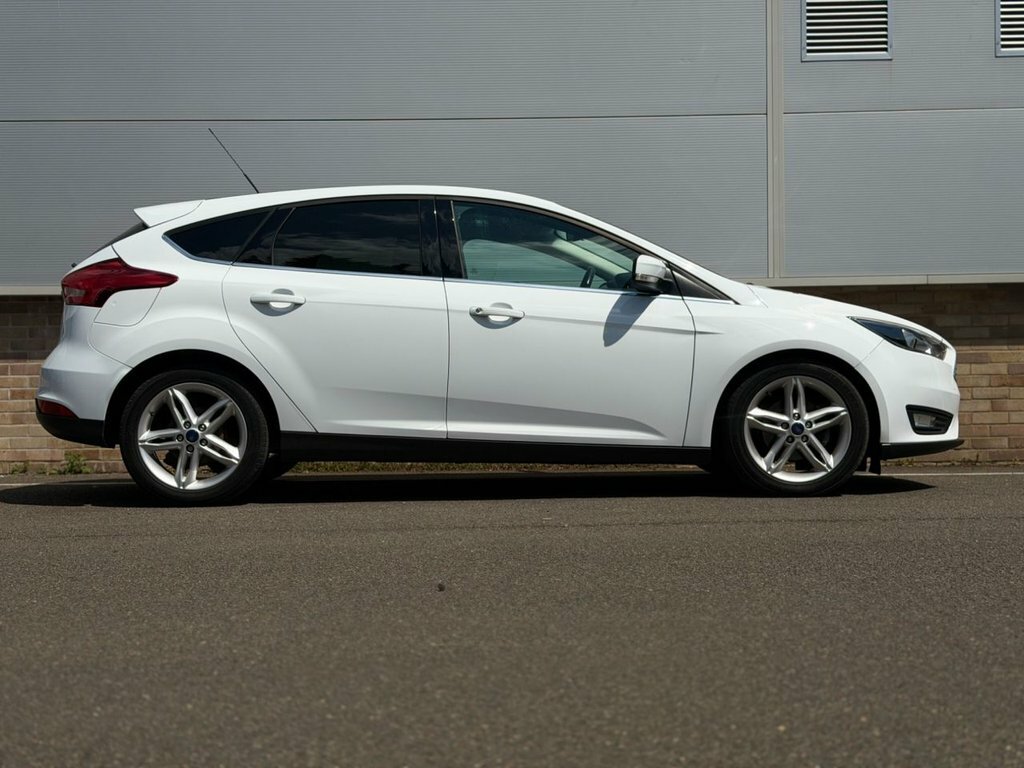 Ford Focus 1L Zetec White #6