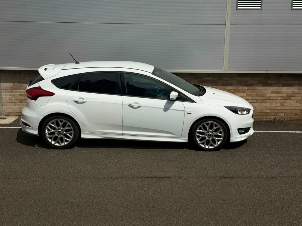 Ford Focus 1L St-line White #4