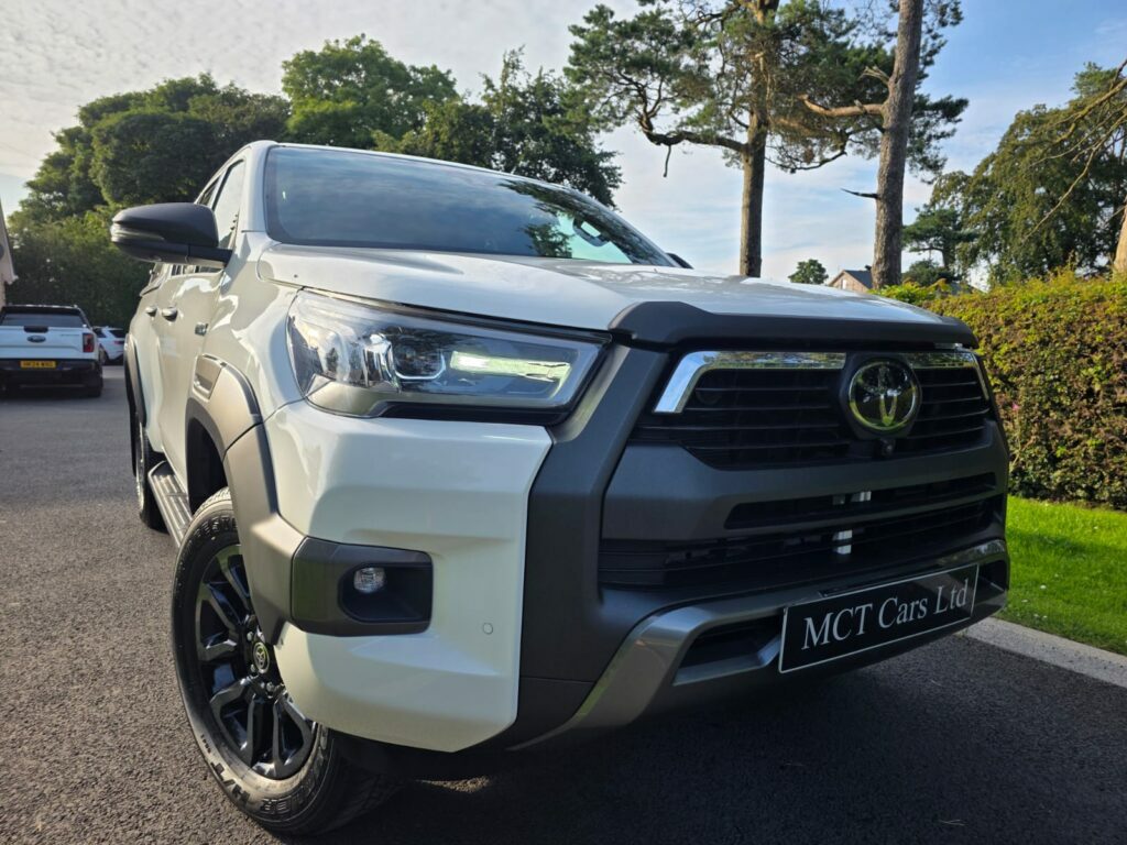 Toyota HILUX Invincible X D Cab Pick Up 2.8 D-4d Top Spec 