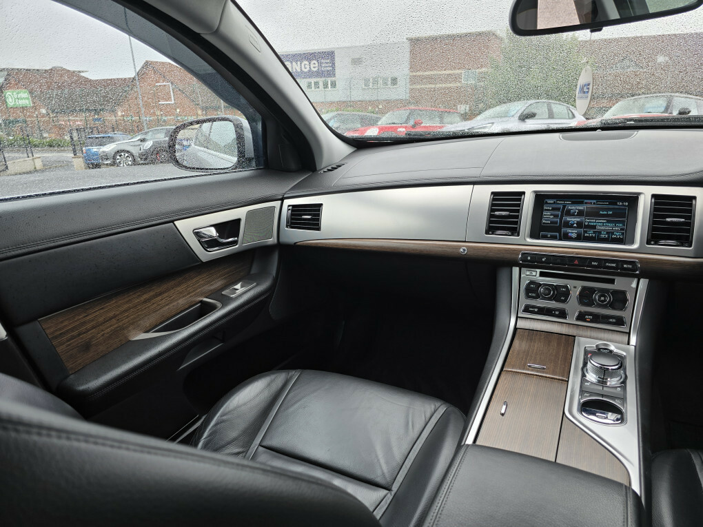 Jaguar XF 2.2D Luxury Saloon Euro 5 Ss 1 White #29