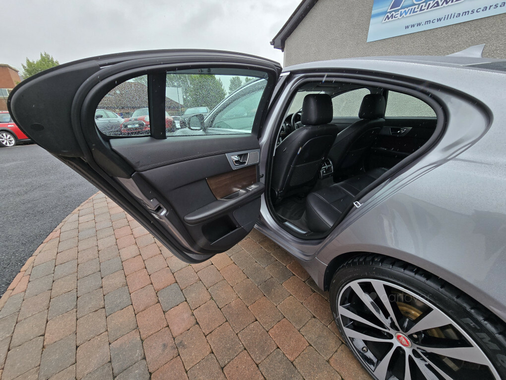 Jaguar XF 2.2D Luxury Saloon Euro 5 Ss 1 White #24