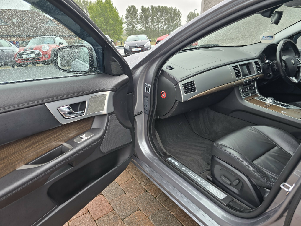 Jaguar XF 2.2D Luxury Saloon Euro 5 Ss 1 White #22
