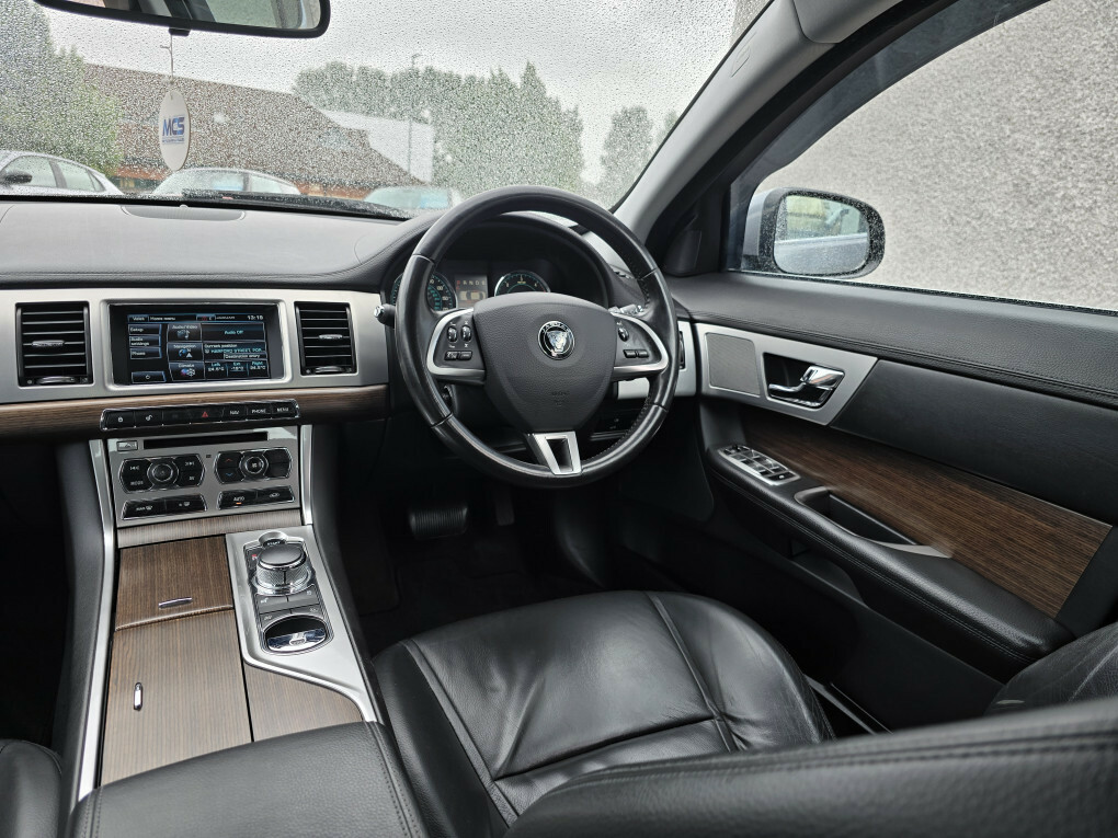 Jaguar XF 2.2D Luxury Saloon Euro 5 Ss 1 White #28