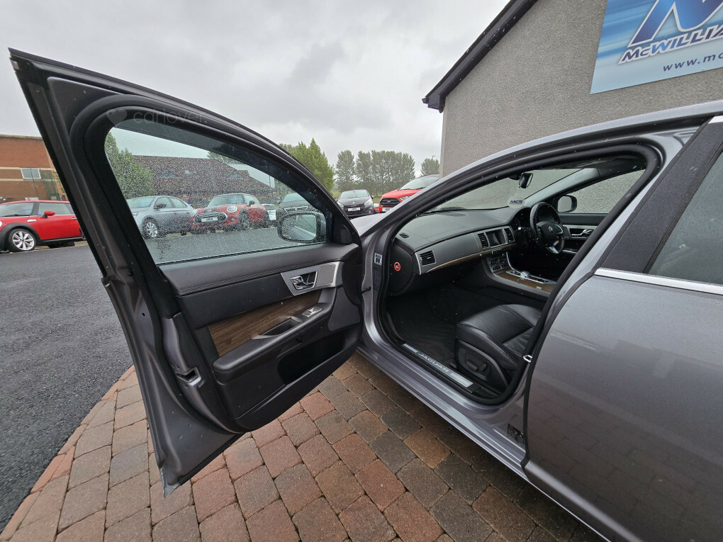 Jaguar XF 2.2D Luxury Saloon Euro 5 Ss 1 White #21
