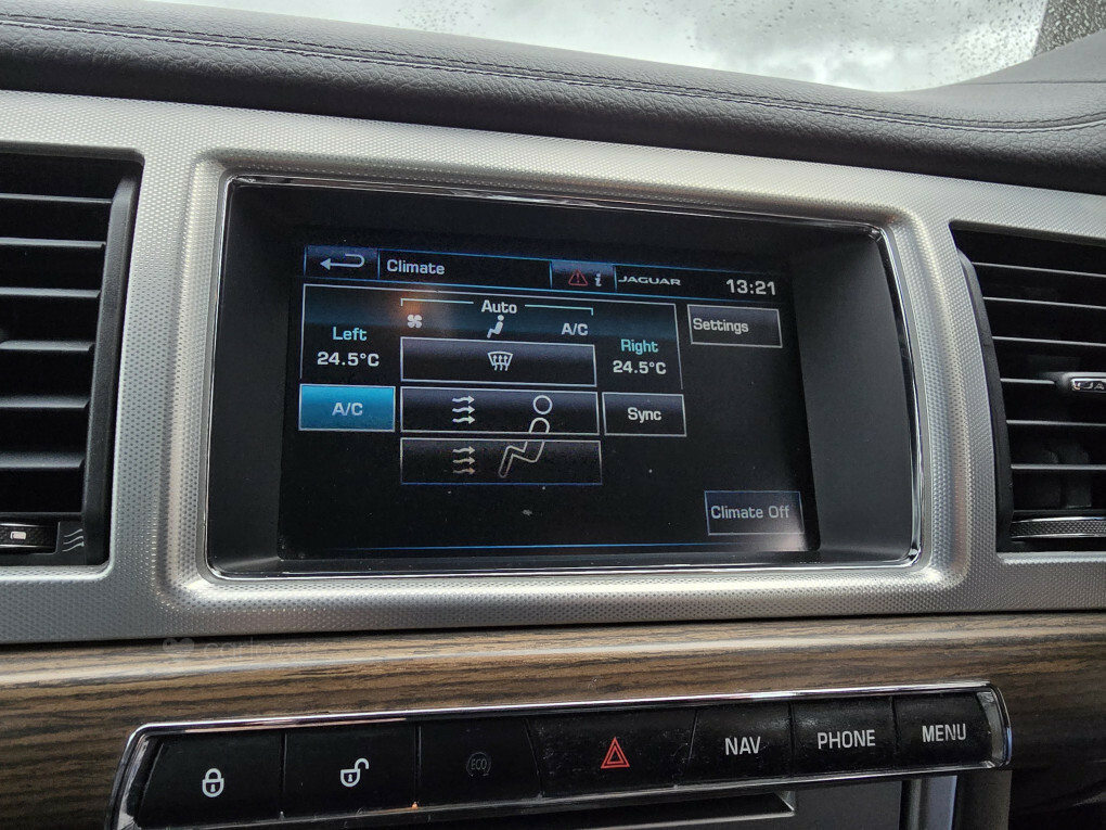 Jaguar XF 2.2D Luxury Saloon Euro 5 Ss 1 White #42