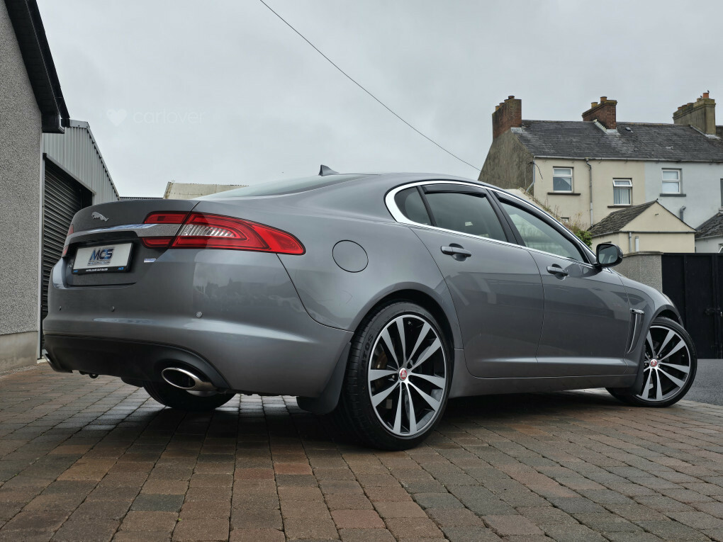 Jaguar XF Luxury V6 D #2