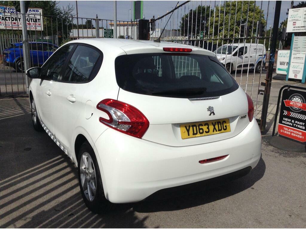 Peugeot 208 1.2 Vti Active Euro 5 White #4