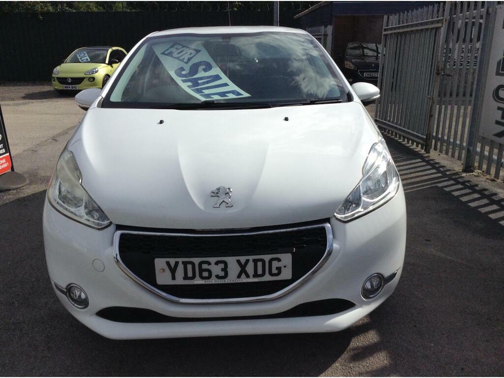 Peugeot 208 1.2 Vti Active Euro 5 White #2