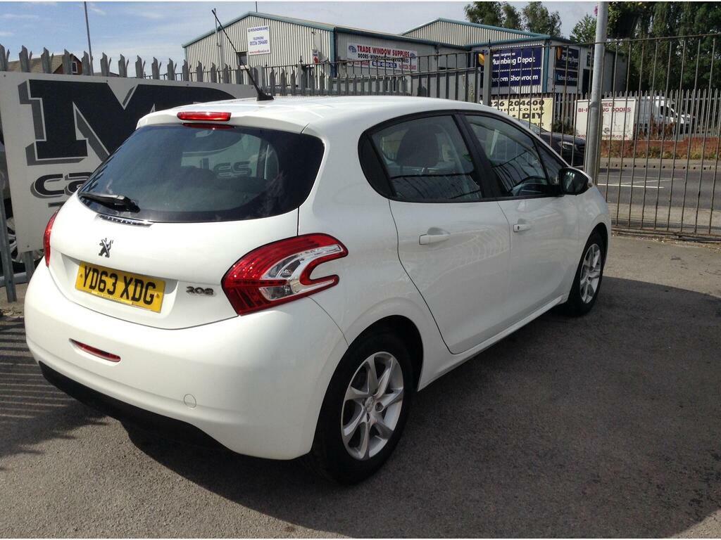 Peugeot 208 1.2 Vti Active Euro 5 White #6