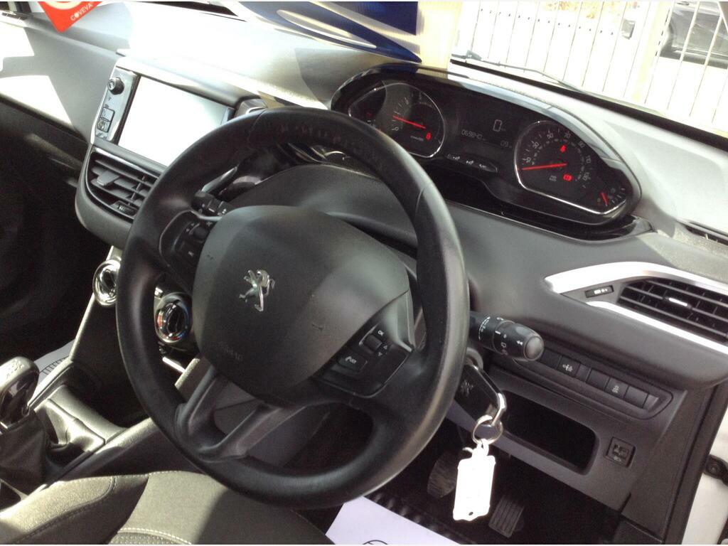 Peugeot 208 1.2 Vti Allure Euro 5 White #7