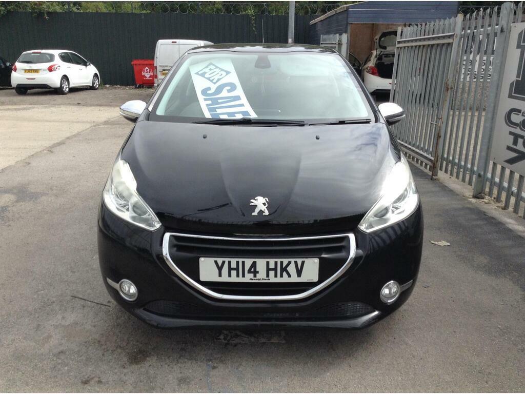 Peugeot 208 1.2 Vti Active Black #2