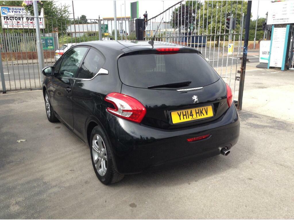 Peugeot 208 1.2 Vti Active Black #4