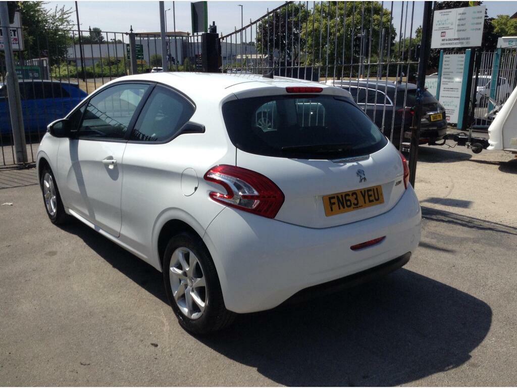 Peugeot 208 1.4 Hdi Active Euro 5 White #4