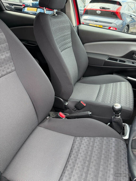 Toyota Yaris 1.5 Vvt-h Icon E-cvt Euro 6 Red #7