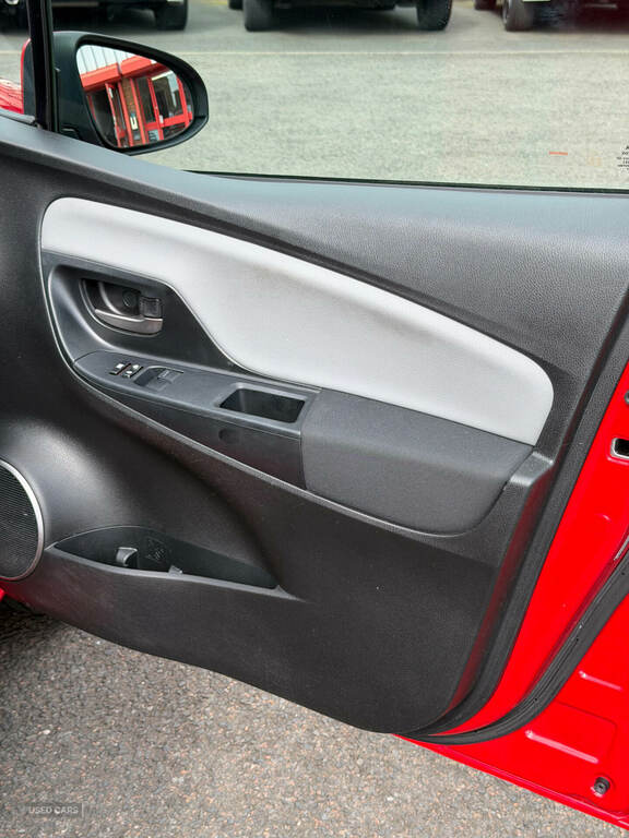 Toyota Yaris 1.5 Vvt-h Icon E-cvt Euro 6 Red #15