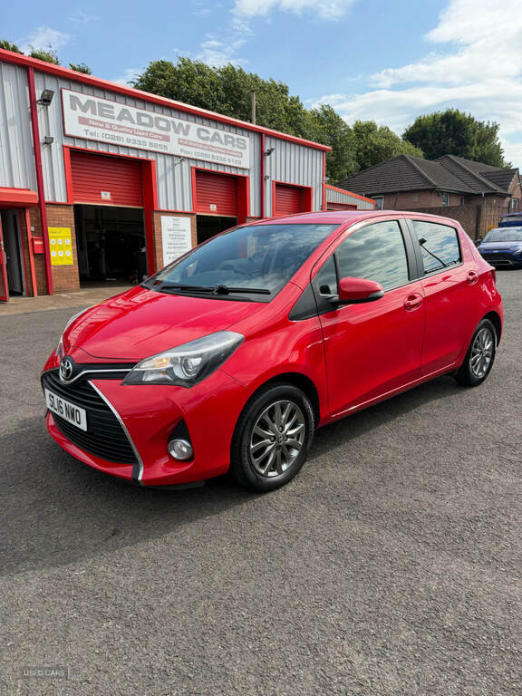 Toyota Yaris 1.33 Vvt-i Icon Red #3