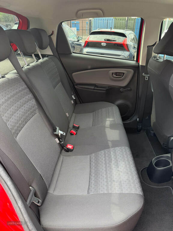 Toyota Yaris 1.5 Vvt-h Icon E-cvt Euro 6 Red #8