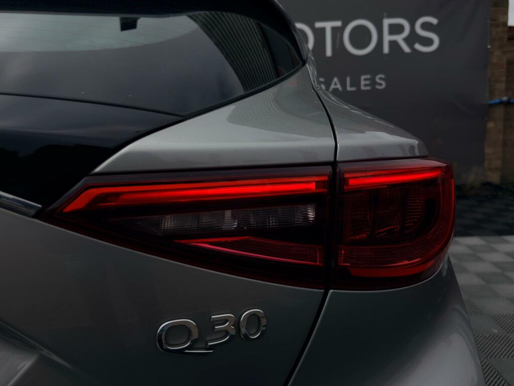 Infiniti Q30 Premium Intouch RK67BPZ Silver #5